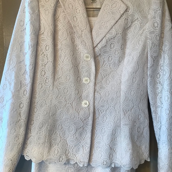 White two piece jacket and skirt lace lace suit - Picture 3 of 8
